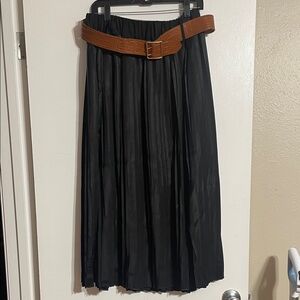 Gibson Latimer Black Midi Skirt with Brown Belt